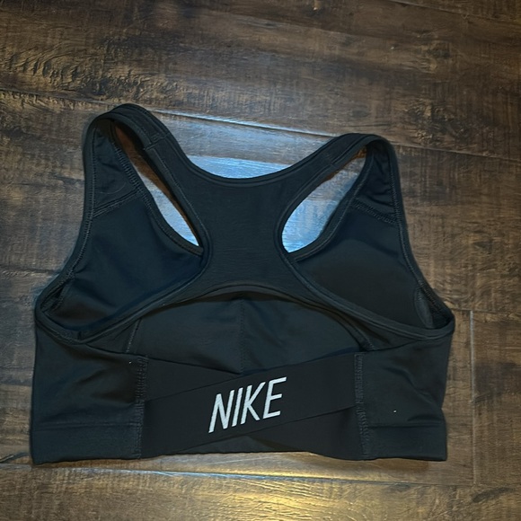 Nike Dri-Fit Workout Top w/Padding Size XS. - Picture 3 of 3